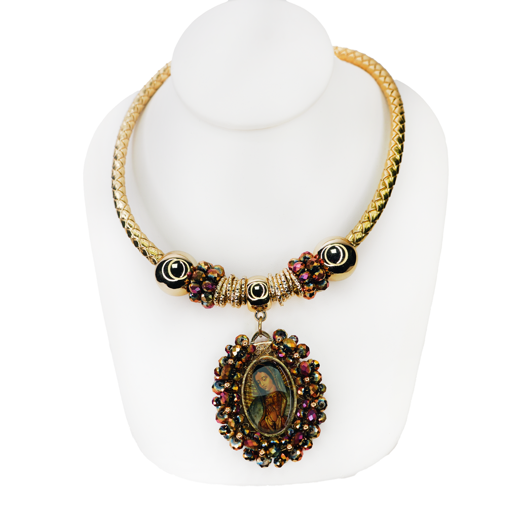 Decorative necklace with a pendant on a white stand