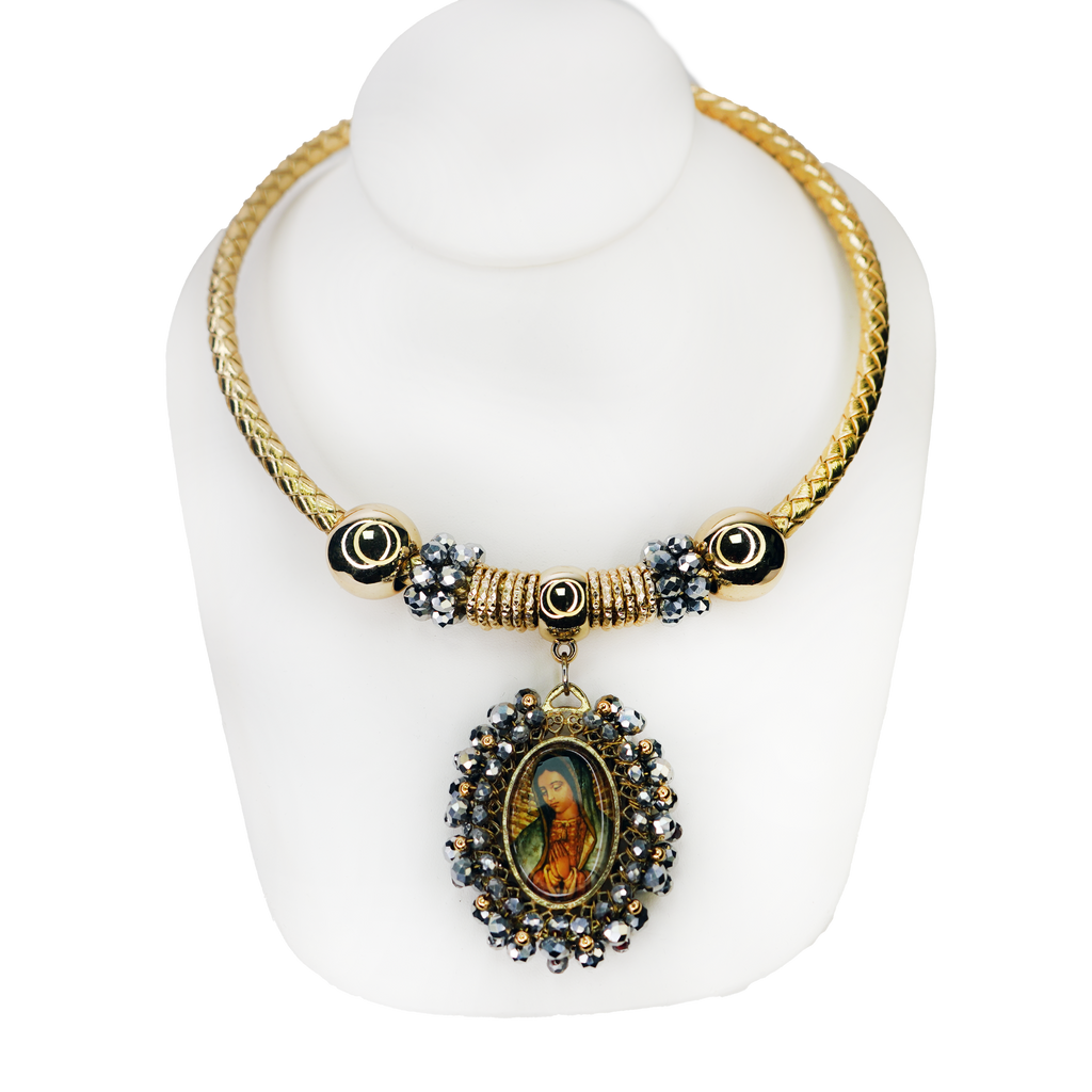 Necklace with pendant on a white mannequin bust